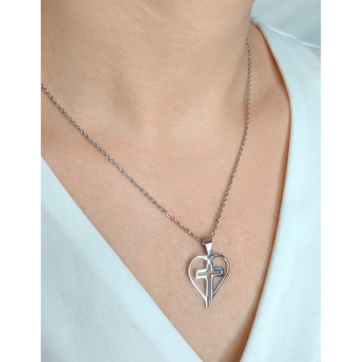 Collar Corazon Con Cruz, Acero Inoxidable, Glam Pop Fantasy